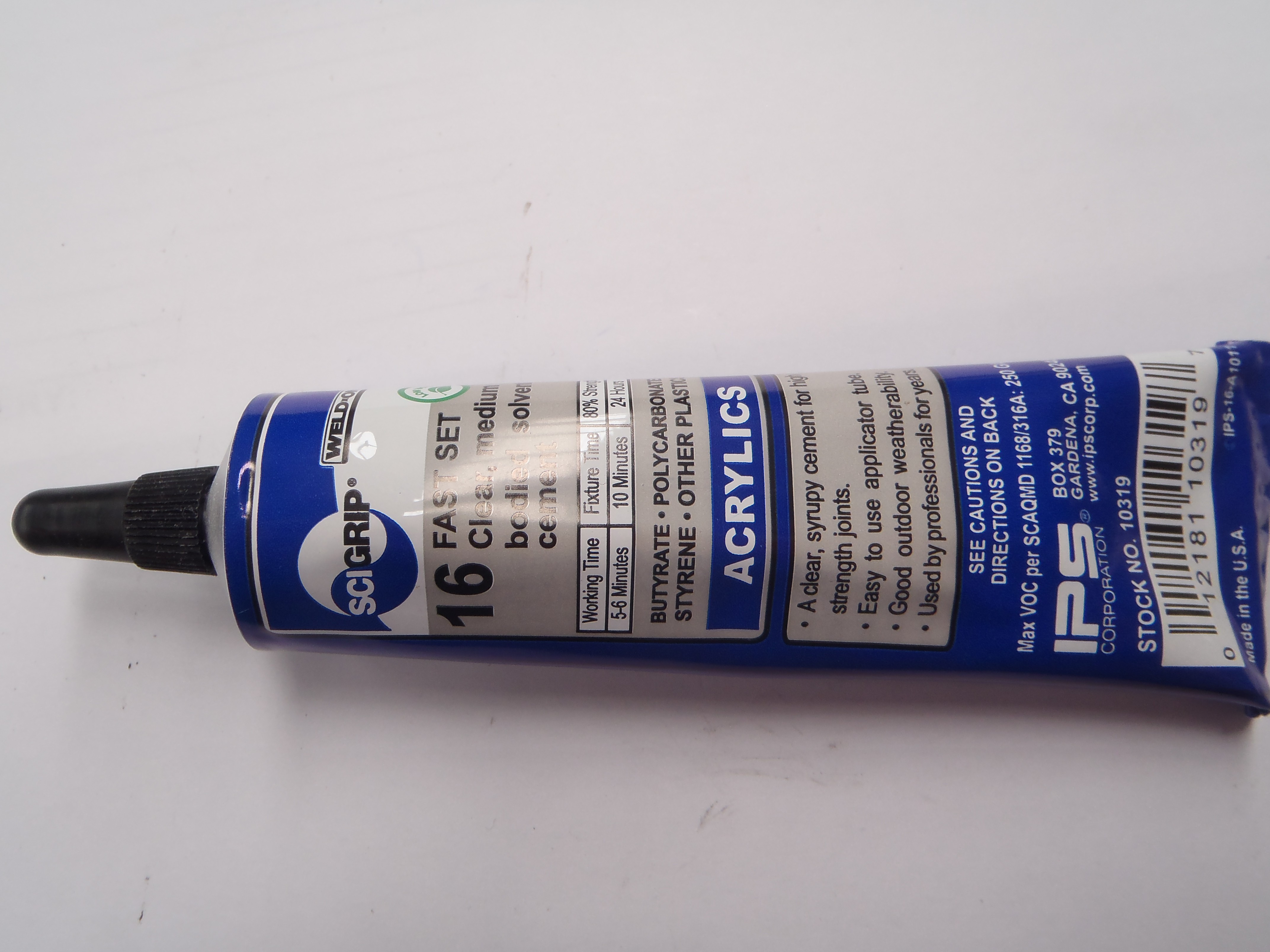 PLASTICS GLUE