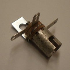 Miniature Bayonet Base 3-Lead Socket With Laydown Mounting Bracket